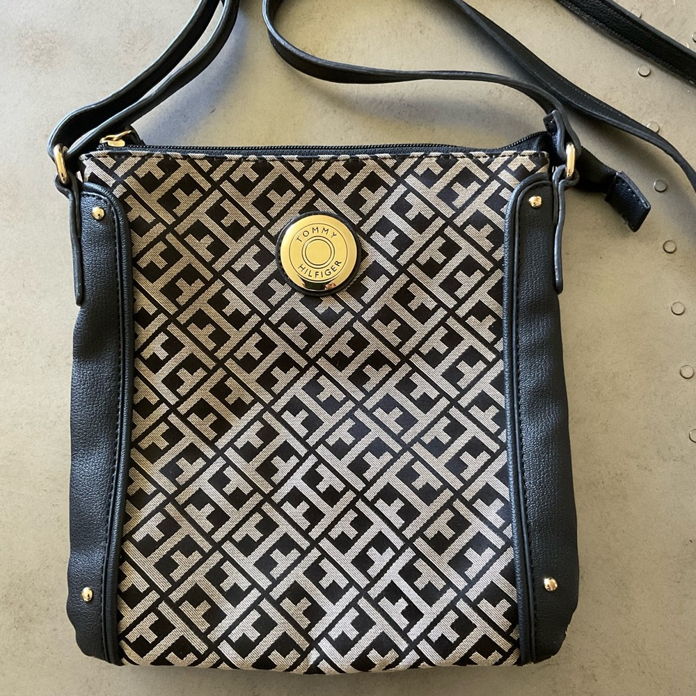 NWOT Tommy Hilfiger Crossbody Fabric Logo Bag - Black & Tan
